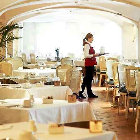 Colonna Resort, A Colonna Luxury Hotel, מלון